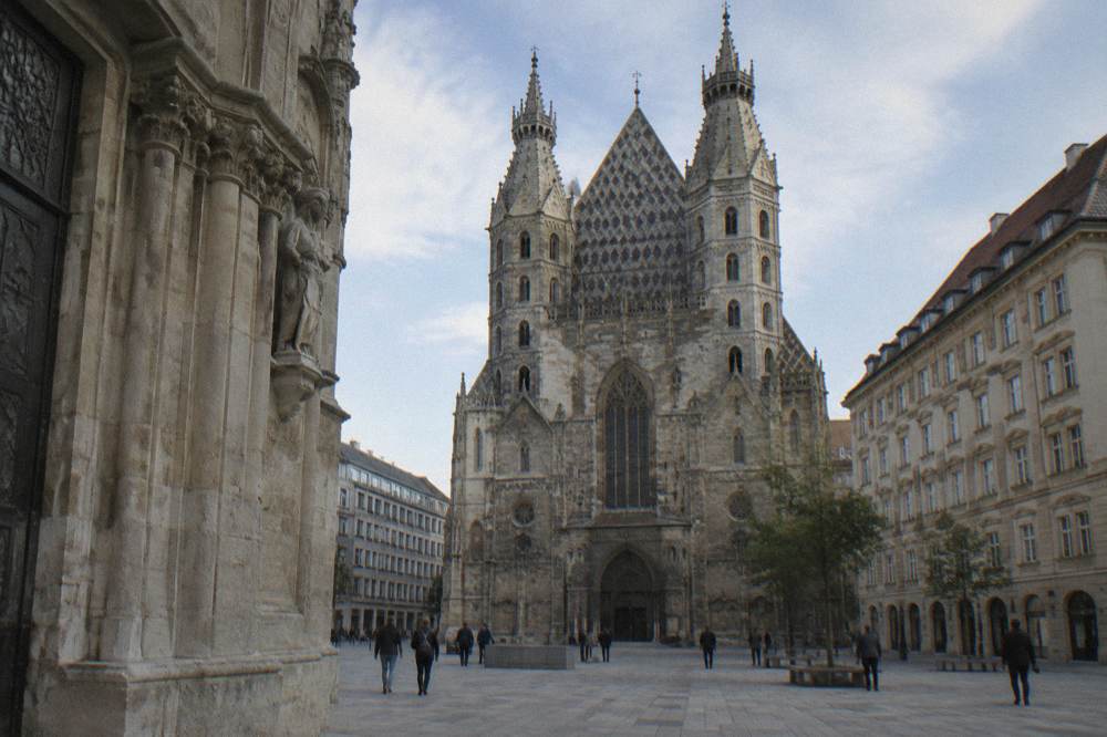 The stone portal and Romanesque west front with its twin Heidentürme seen from the Stephansplatz paving