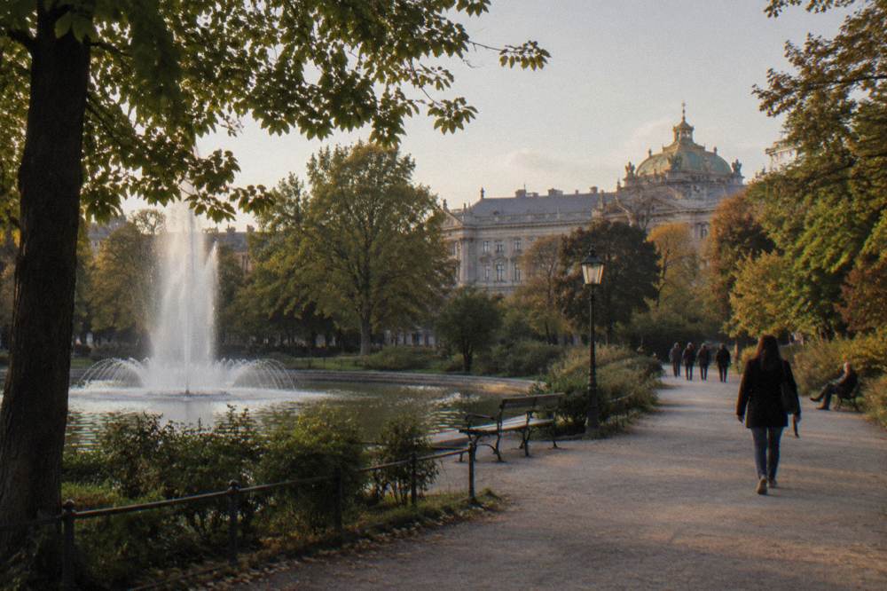 Stadtpark path with trees and a fountain in soft light near the Ringstrasse